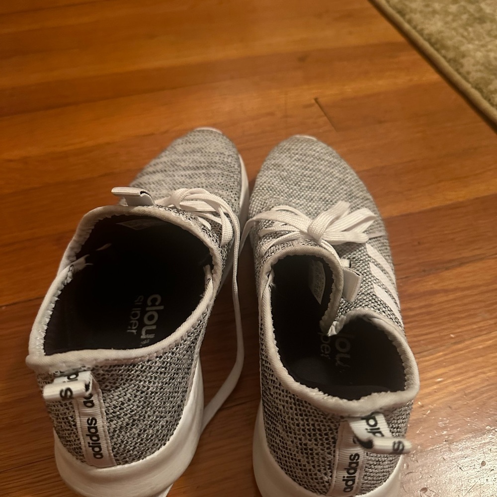 Womens Adidas Cloudfoam tennis shoes. Size 10 - Picture 3 of 3